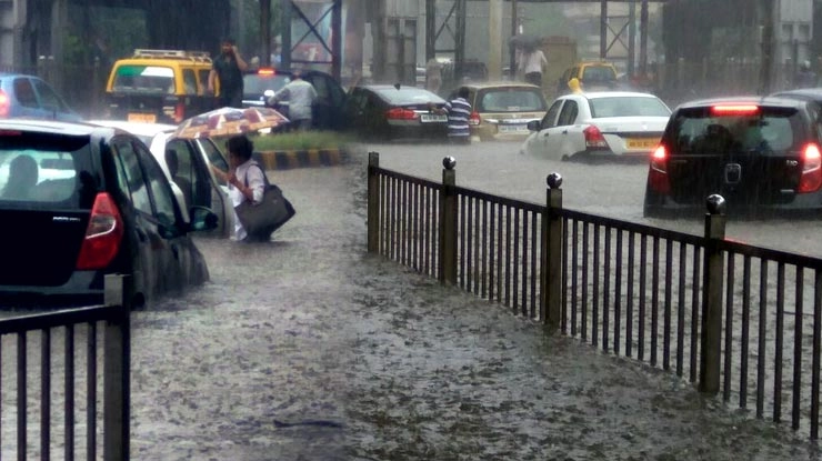 मुंबई के लोग भी हैं बाढ़ के जिम्मेदार - Mumbai flood
