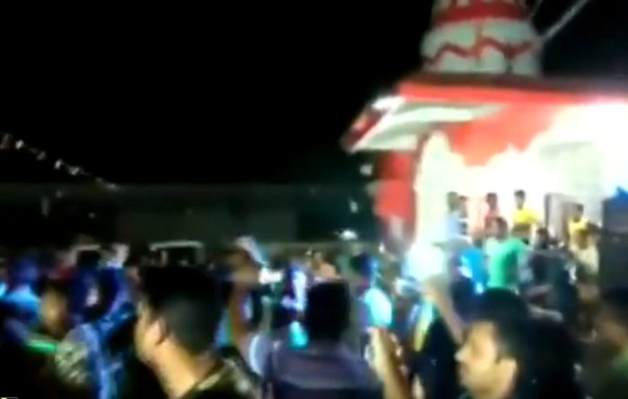 खूनी मुठभेड़ के बाद पुलिस जवानों ने सपना चौधरी के गाने पर किया डांस (वीडियो) - dance on Sapna Chaudhary song after encounter