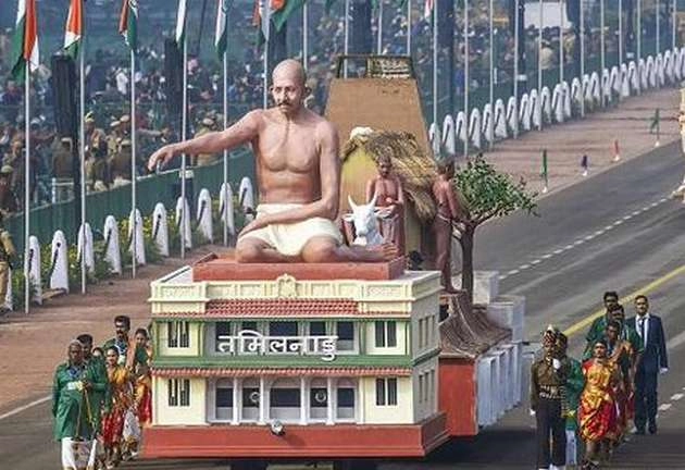 गणतंत्र दिवस परेड : राजपथ पर दिखी देश की ताकत, झांकियों में गांधीजी ने मोहा सबका मन