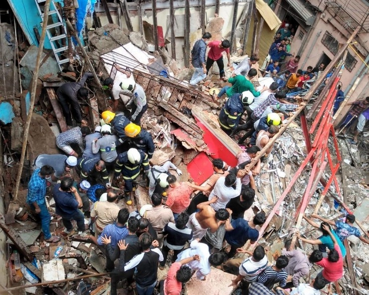Dongri। मुंबई में 4 मंजिला इमारत गिरी, 50 लोग दबे - Mumbai : Four-storey building collapses in Dongri, many feared trapped