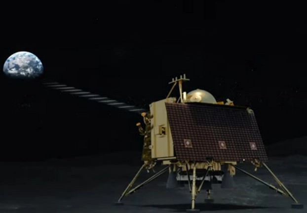 इस तरह होगी ‘चंद्रयान-2’ के लैंडर ‘विक्रम’ की चांद पर सॉफ्ट लैंडिंग (वीडियो) - Vikram Chandrayaan 2 Lander journey to the Moon south polar region