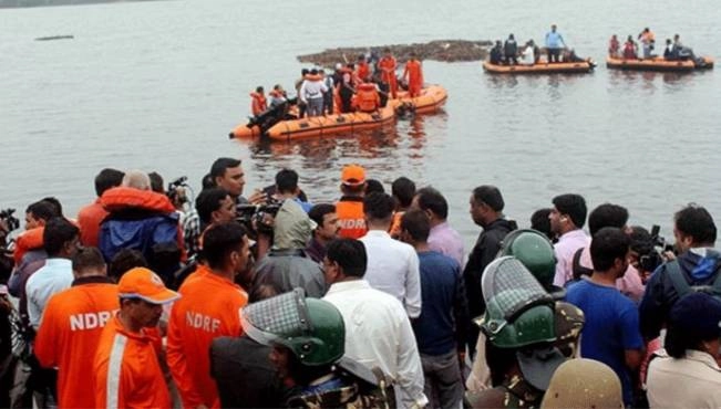 आंध्रप्रदेश में भयानक हादसा, गोदावरी नदी में नौका पलटने से 36 के डूबने की आशंका, 12 शव बरामद - Boat accident in Andhra Pradesh