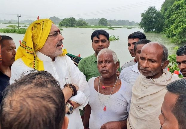 पटना की बेहाली पर गिरिराज का नीतीश पर निशाना, ताली सरदार को, तो गाली भी सरदार को - Giriraj Singh attacks Nitish Kumar on Patna flood