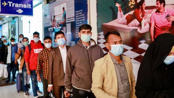 Corona से जंग : सरकार ने तय की मास्क और हैंड सेनिटाइजर की कीमत, जानिए क्या है इनके दाम - Corona Virus : Price of Mask and hand senitizer in India
