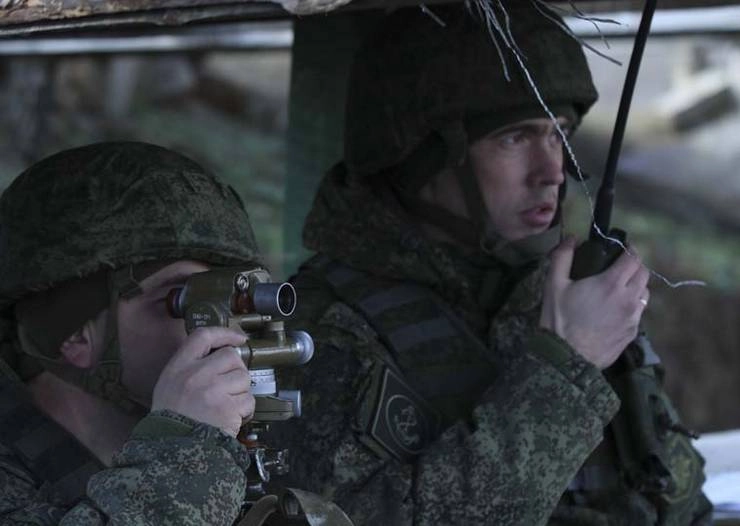 Russia Ukraine War Update : यूक्रेनियों ने केक में जहर देकर मार डाले 2 रूसी सैनिक, 28 को अस्पताल पहुंचाया