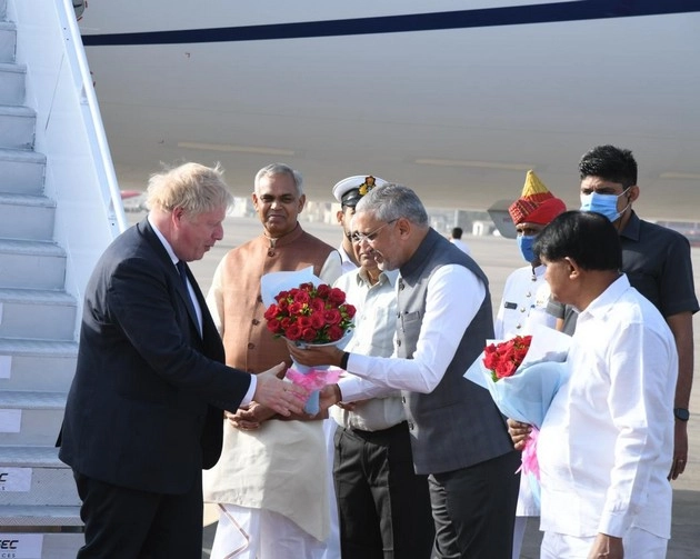 अहमदाबाद पहुंचे बोरिस जॉनसन, क्यों खास है ब्रिटिश पीएम का भारत दौरा? - British PM Boris Johnson India visit