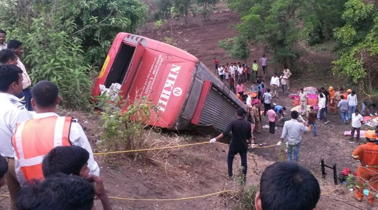 हिमाचल में बस खाई में गिरी, दो की मौत - Bus accident in Himachal Pradesh