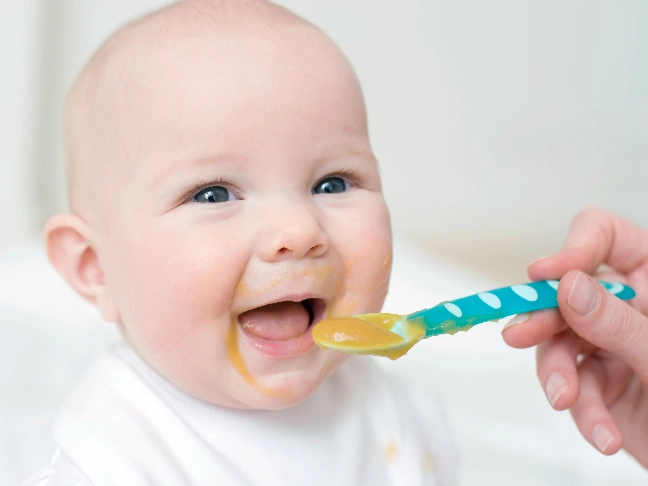 आपके नन्हे का आहार कैसा हो... जानिए यहां - Nutrition for kids