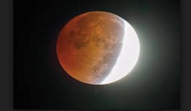 Lunar Eclipse 2019: आज रात्री बघा चंद्रग्रहणाचा नजारा, पुढील 2021मध्ये दिसेल