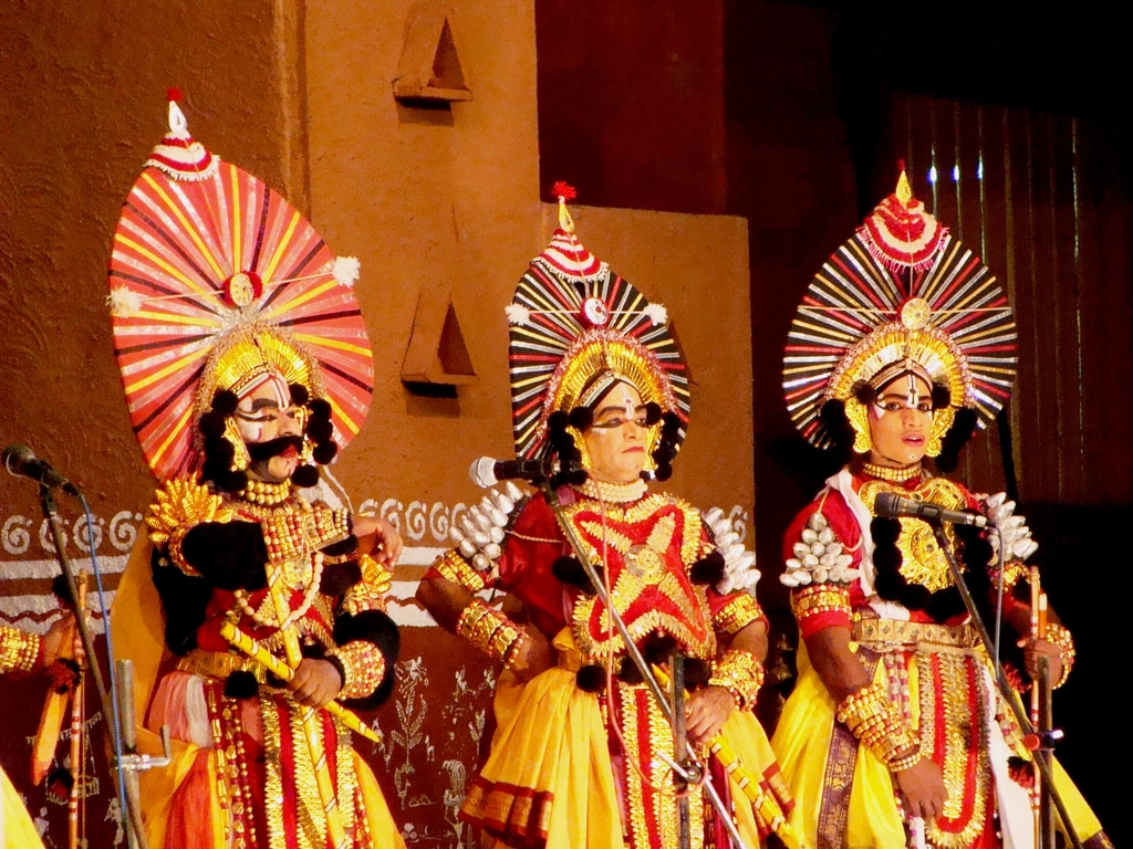 ಯಕ್ಷಗಾನದ ಸುತ್ತ ಒಂದು ಸುತ್ತು...!