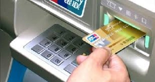 RBI ಹೊಸಾ ನಿಯಮ :ಆಗಸ್ಟ್ 1ರಿಂದ ATMನಿಂದ ಹಣ ಡ್ರಾ ಮಾಡಿದಾಗ ಶುಲ್ಕ ತೆರಬೇಕು