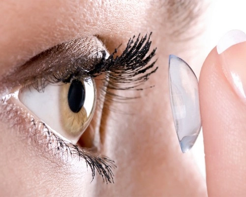 Health Tips :Contact Lenses:लेन्स न काढता झोपणे धोकादायक ठरू शकते,जाणून घ्या