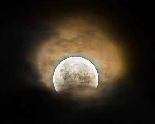 तिहेरी योग: आज चंद्रग्रहण, सुपरमून आणि ब्लूमून