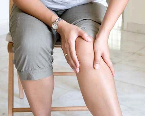 Home Remedies : पायात वेदना पासून सुटका मिळण्यासाठी हे घरगुती उपाय अवलंबवा