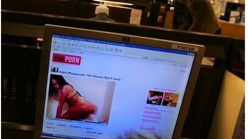 पॉर्न वेबसाईट्सवर बंदी आणा, विवाहितेची सुप्रीम कोर्टात मागणी