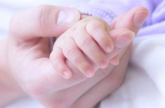 OMG!14 दिवसांचे बाळ झाले  प्रेग्नेंट! पोटात सापडले तीन गर्भ