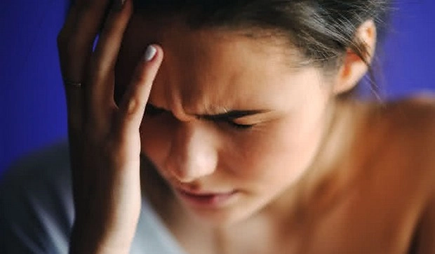 पुरुषांपेक्षा स्त्रियांना डोकेदुखीचा त्रास जास्त होतो, याचे 6 मुख्य कारण जाणून घ्या