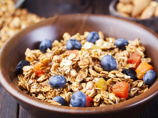 Weight Loss Breakfast: सकाळी उठून नाश्त्यात या 3 गोष्टी खा, वजन कमी होण्यास मदत मिळेल
