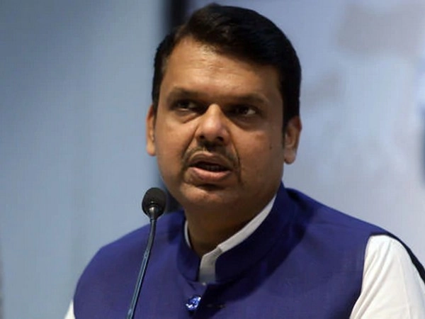 Maharashtra: देवेंद्र फडणवीस यांनी घेतली राज्यपालांची भेट, फ्लोर टेस्टची मागणी