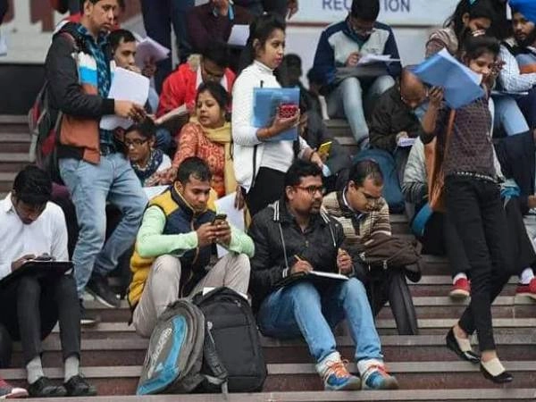 भारतातले सुमारे 83% तरुण बेरोजगार, वाचा आयएलओ अहवालातले 10 महत्त्वाचे मुद्दे