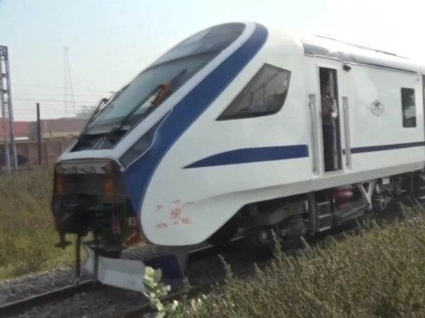 मुंबई-अहमदाबाद हायस्पीड रेल सर्किटसाठी निविदा मागवल्या