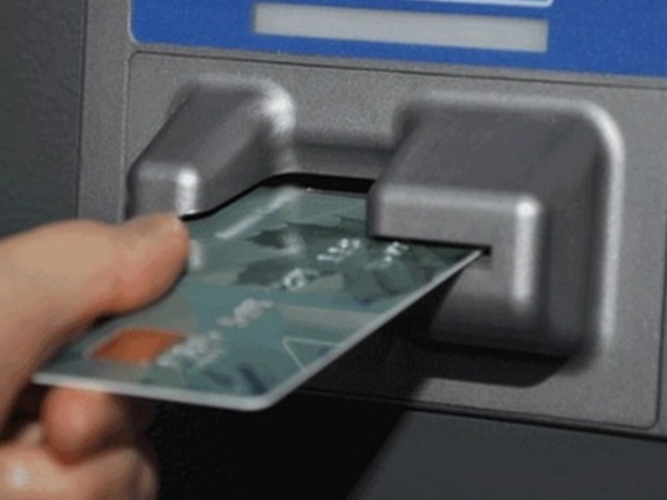 ATM Card using instructions: എടിഎം കാര്‍ഡ് ഉപയോഗിക്കുമ്പോള്‍ ശ്രദ്ധിക്കേണ്ട കാര്യങ്ങള്‍