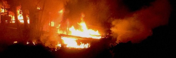 Gujrat Fire : गुजरातमध्ये पोलीस स्टेशन परिसरात अग्नितांडव, 25 गाड्या जळून खाक
