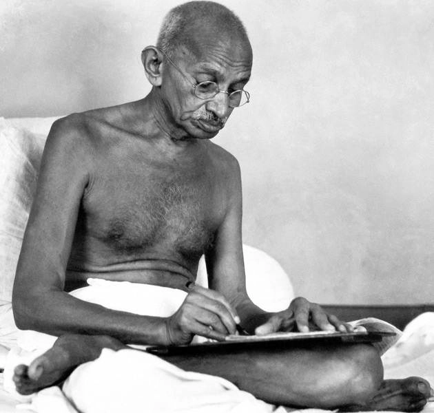 'वह' गांधी की रोज हत्या कर रहा है... - Gandhi punytithi