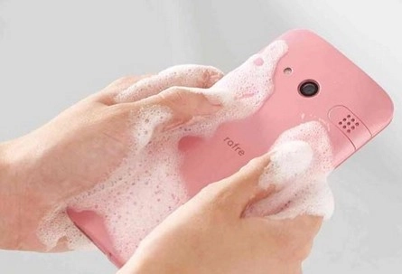 हा स्मार्टफोन साबणाने धुतल्यावरही चालणार