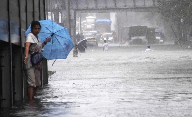 Mumbai Rain- ભારે વરસાદથી રોકાઈ મુંબઈની રફ્તાર, સડક પર જામ, ભારે વરસાદની આગાહી
