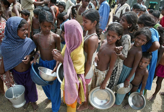 भारतात १९ कोटी लोक उपाशी तर  88,800 कोटी अन्नाची नासाडी