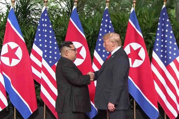 अमेरिकेचे राष्ट्राध्यक्ष डोनाल्ड ट्रम्प उत्तर कोरियाचे नेते किम जोंग उन यांची भेट
