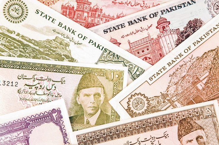 पाकिस्तानची अर्थव्यवस्था डबघाईला, अशी आहेत कारणं