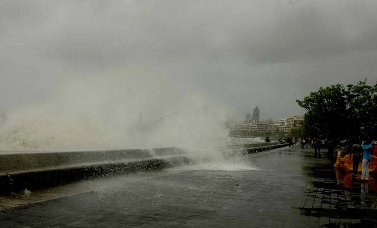 मुंबई पाऊस: मुसळधार पावसाचा इशारा, राज्यातल्या इतर भागातही पावसाची शक्यता