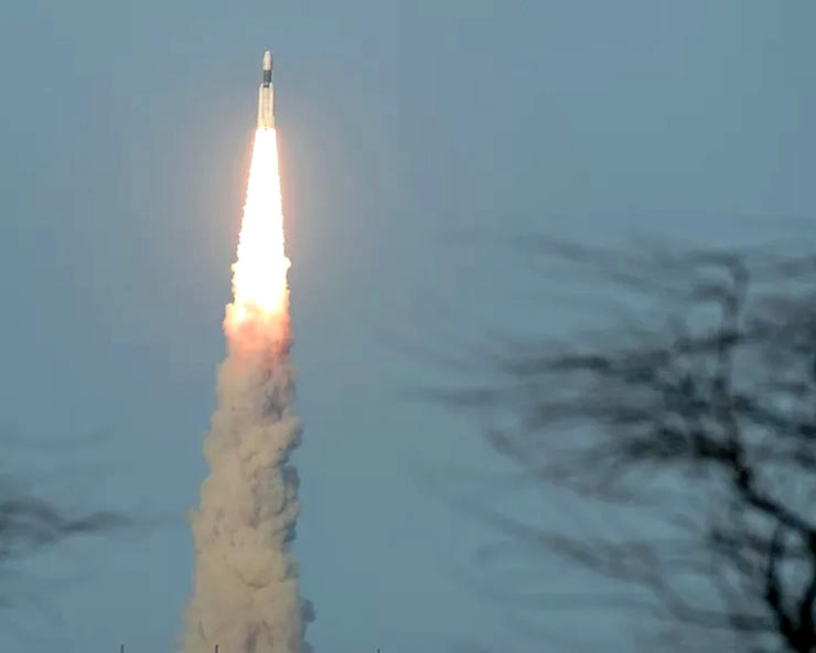 भारताची विक्रमी भरारी, ISRO चे Chandrayaan-2 अवकाशात झेपावलं