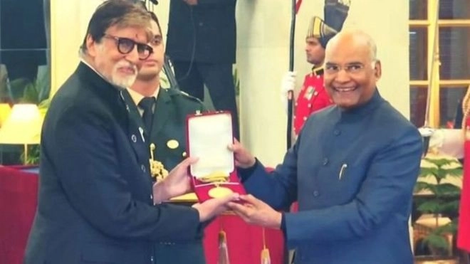 अमिताभ बच्चन: दादासाहेब फाळके पुरस्कार स्वीकारताना अमिताभ म्हणाले...