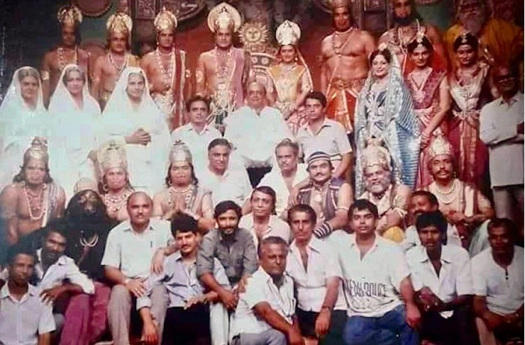रामायणाच्या संपूर्ण टीमचा 33 वर्षांपूर्वीचा फोटो तुफान व्हायरल, अरुण गोविल यांनी केला शेअर