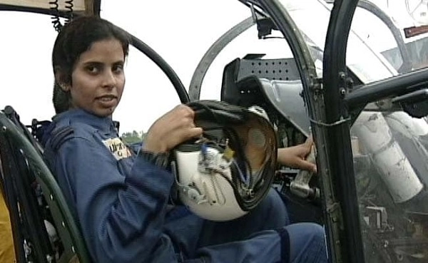 कारगिल युद्धाची एकमात्र महिला पायलट गुंजन सक्सेना, जिने दिले युद्धात महत्त्वपूर्ण योगदान