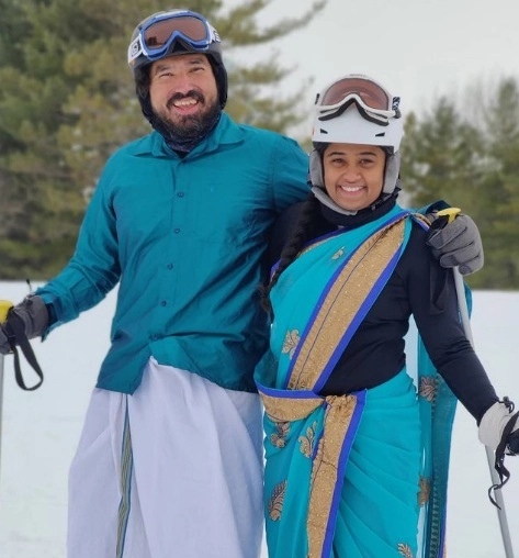 अमेरिकेतील एका जोडप्यानं धोतर आणि साडी नेसून बर्फावरील केलं स्कीइंग