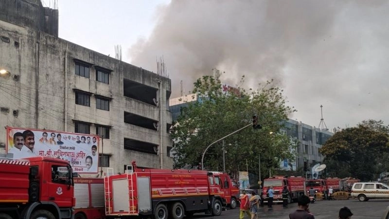 भांडूपच्या सनराईज रुग्णालय आगीची चौकशी करून 15 दिवसांत अहवाल देण्याचे आदेश