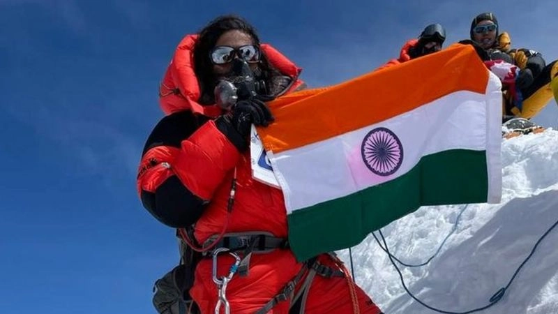 हिमालयातलं अन्नपूर्णा शिखर सर करणारी पहिली भारतीय महिला ठरली मराठमोळी प्रियांका