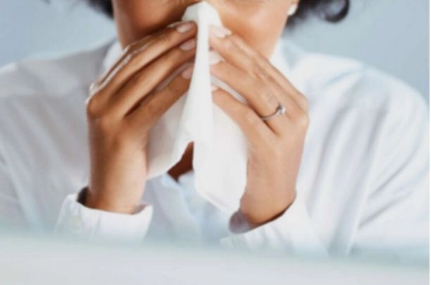 Health Tips : पावसाळ्यात सर्दी-खोकल्यावर घरगुती उपाय