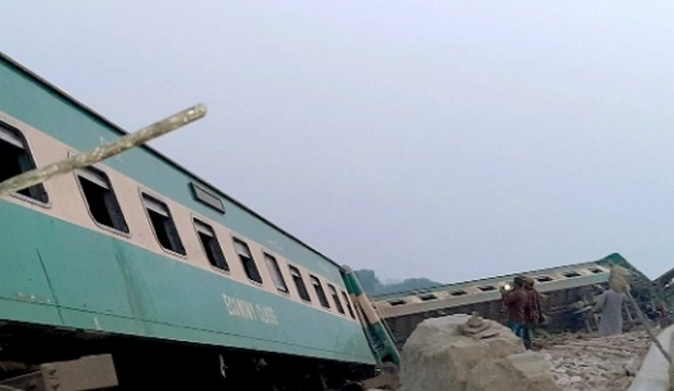 पाकिस्तान रेल्वे अपघात : आतापर्यंत 40 जणांचा मृत्यू, 100 हून अधिक जण जखमी