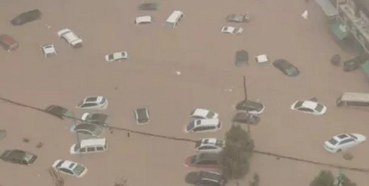 CHINA FLOODS: चीनमध्ये 1000 वर्षानंतर इतका जोरदार पाऊस आणि पूर आल्यानंतर लाखो लोक प्रभावित झाले