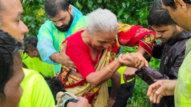 महाराष्ट्र पाऊस : पोलादपुरात दरड कोसळून 4 जणांचा मृत्यू, 5 जण ढिगाऱ्याखाली अडकल्याची भीती