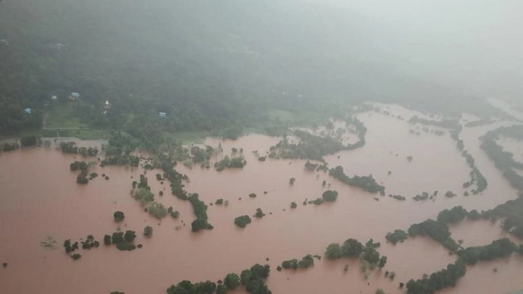 कोल्हापुरात तलाव फुटला, शेतकऱ्यांचे मोठे नुकसान