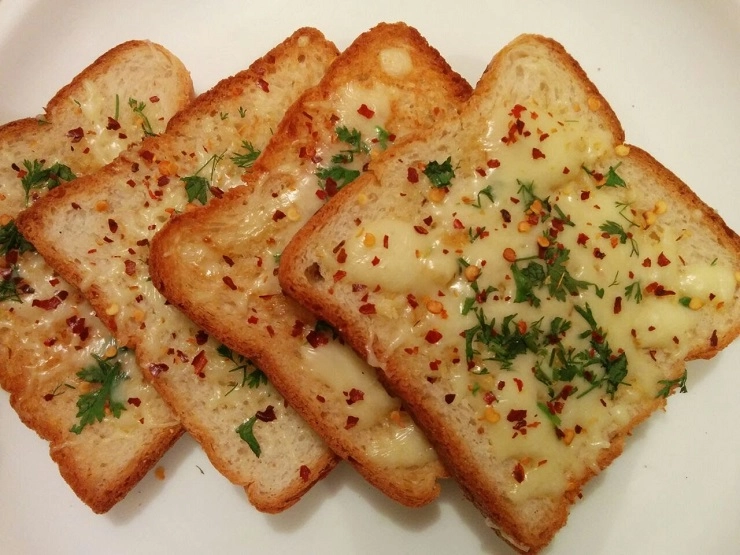 चीझ गार्लिक टोस्ट Cheese Garlic Toast