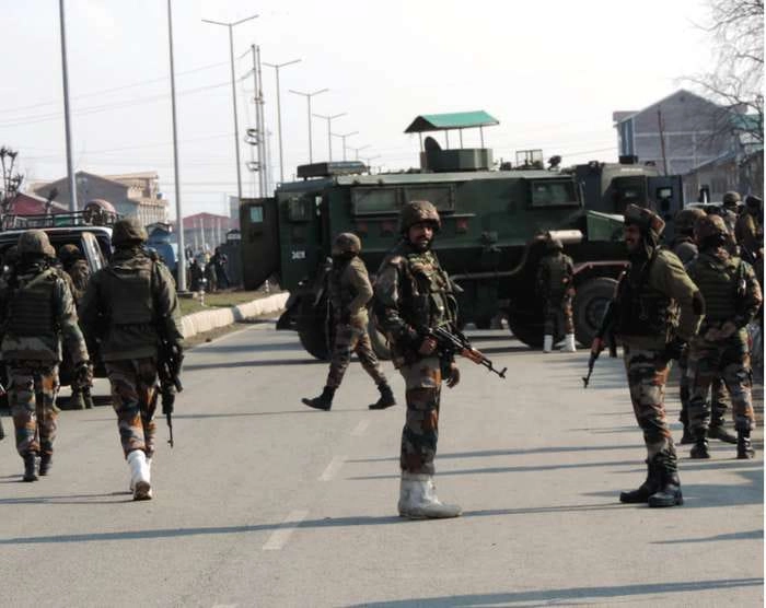 जम्मू -काश्मीर: पुलवामामध्ये चकमकीदरम्यान, जैशशी संबंधित तीन दहशतवाद्यांना सुरक्षा दलांनी ठार केले.