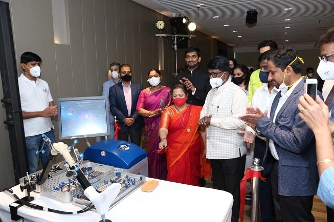 The Knee Clinic ने मुंबईत सुरू केले पहिले रोबोटिक नी रिप्लेसमेंट केंद्र