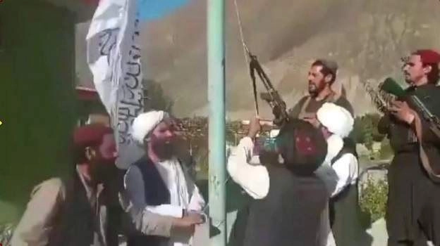 पंजशीरवर ताबा मिळवल्याचा तालिबानचा दावा, झेंडा फडकवतानाचा व्हीडिओ पोस्ट